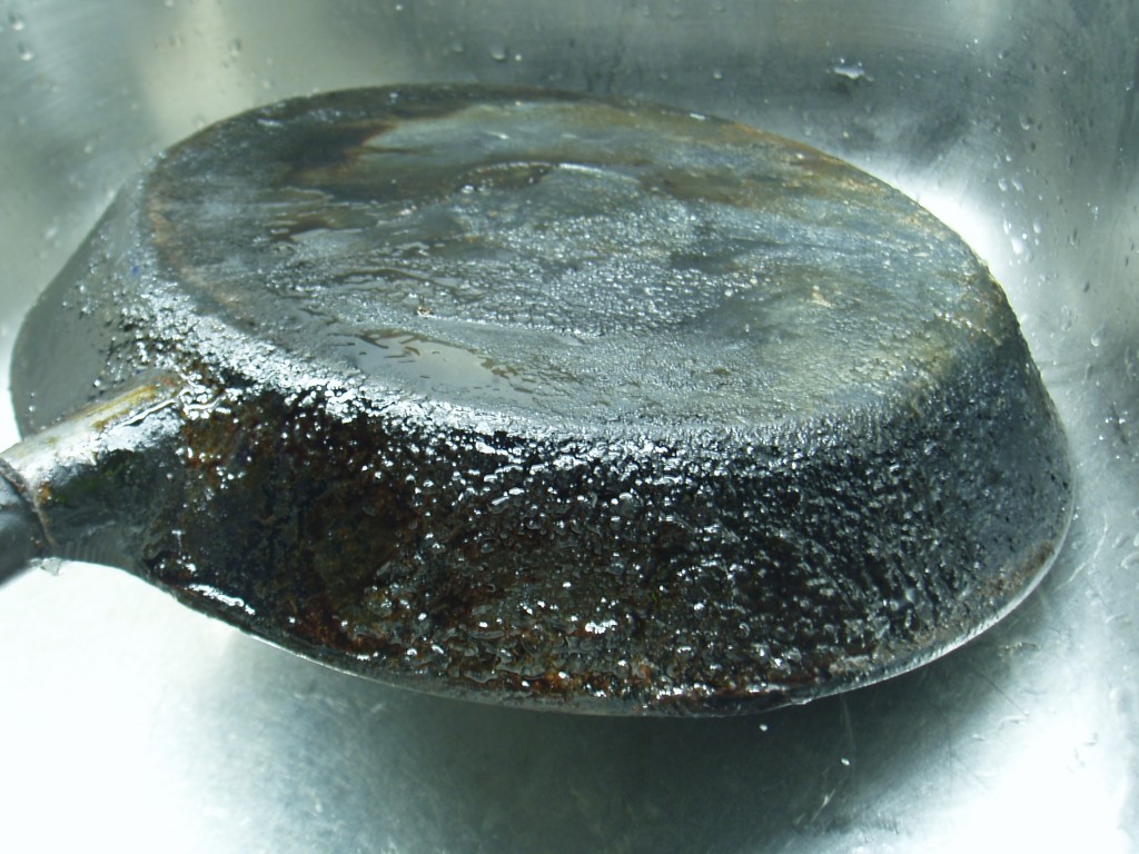 How to clean up a frying pan or skillet  nordlig.se